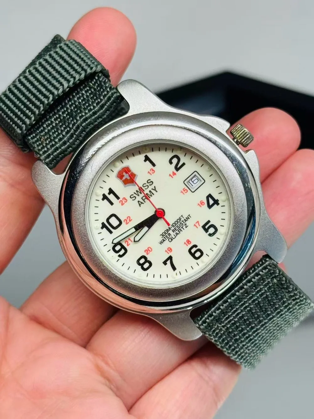 Vintage Swiss Army Men’s Watch Quartz White Dial Date 40mm New Battery Runs